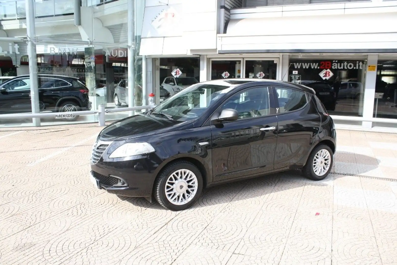 Lancia Ypsilon 1.2 69 CV 5 porte GPL Gold Noir - 1