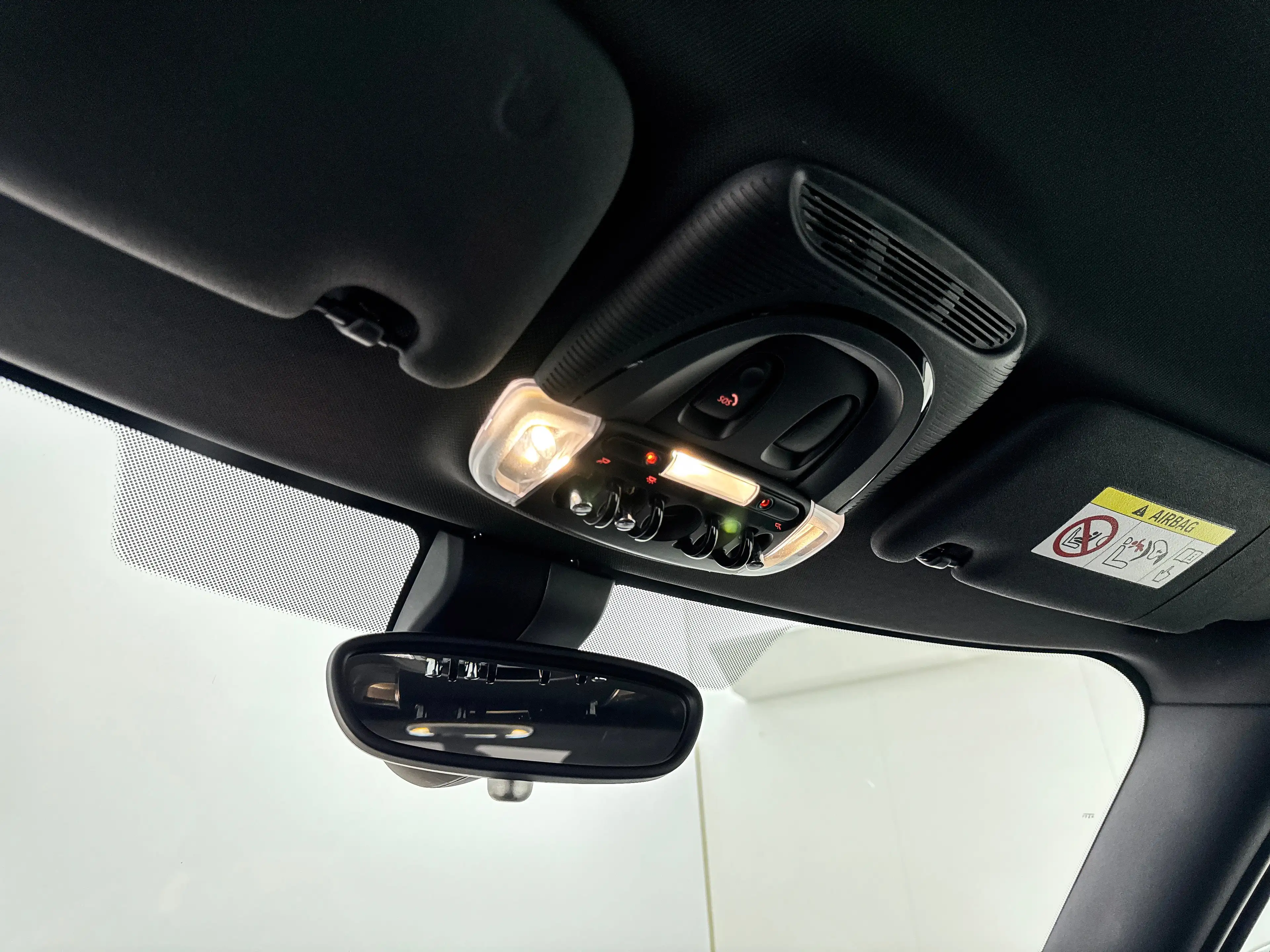 MINI Cooper Clubman A/T Business Edition | 17" Allseason | Afneembare — photo 30