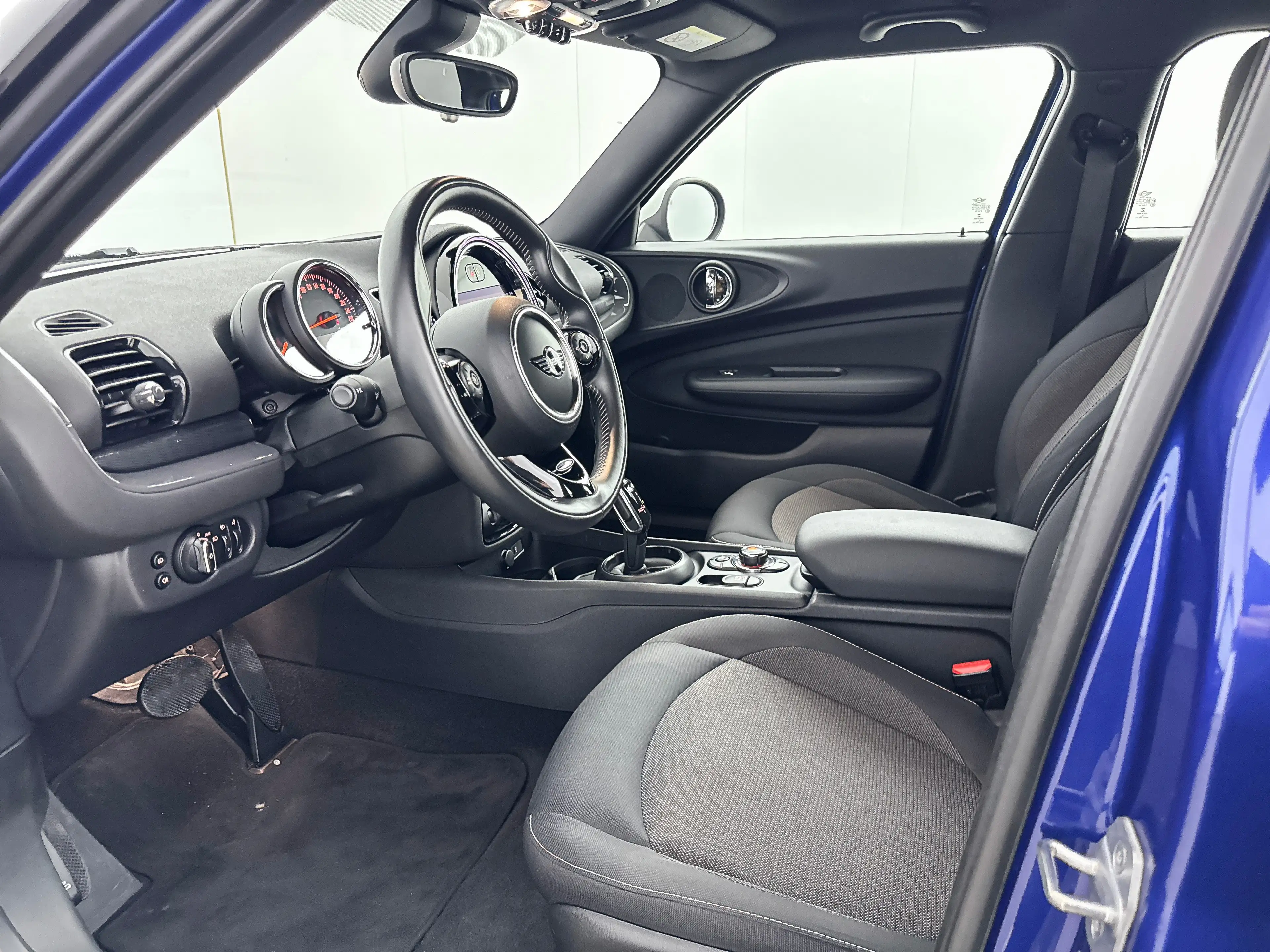 MINI Cooper Clubman A/T Business Edition | 17" Allseason | Afneembare — photo 12