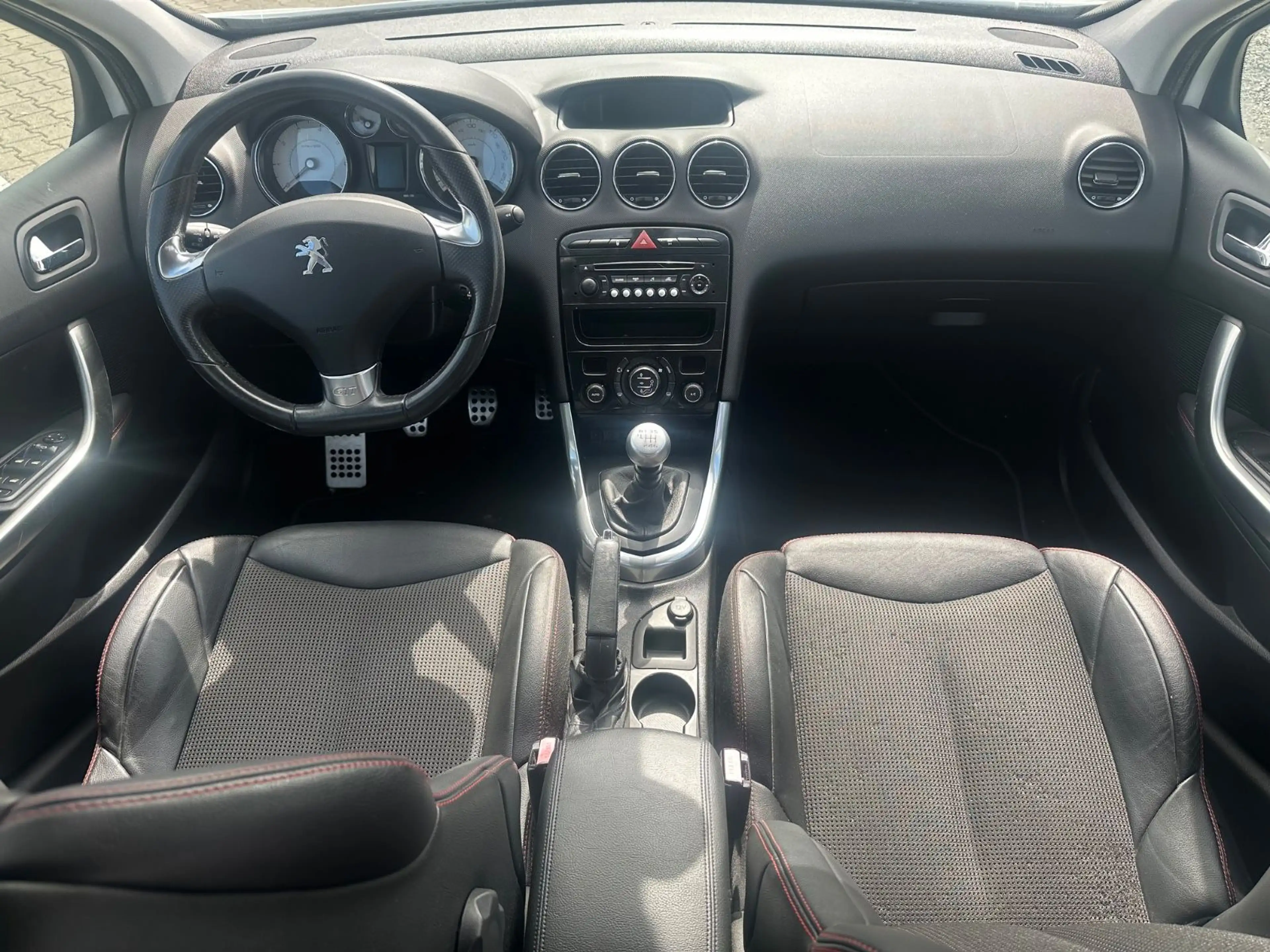 Peugeot 308 GTi — photo 12
