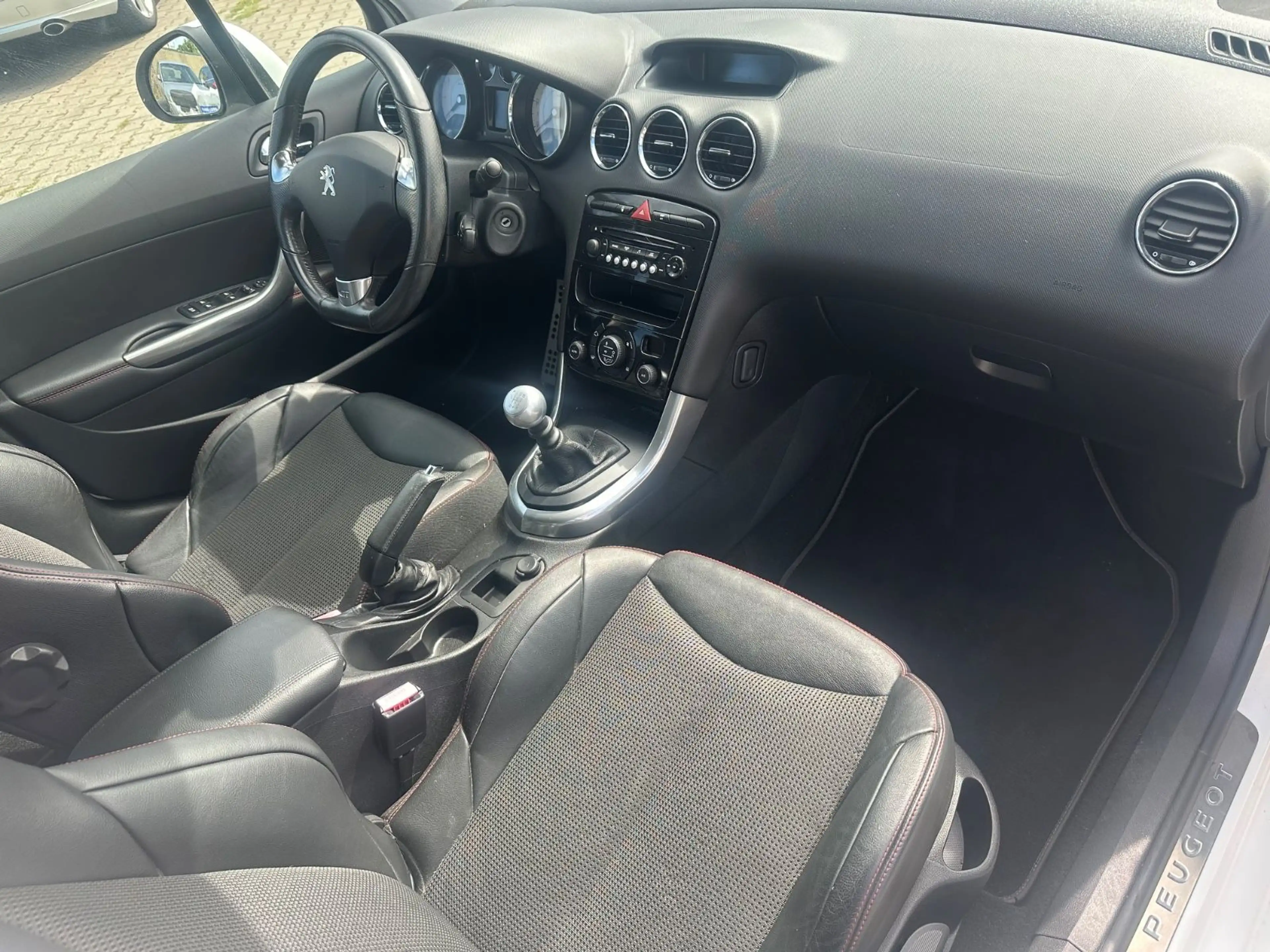 Peugeot 308 GTi — photo 11