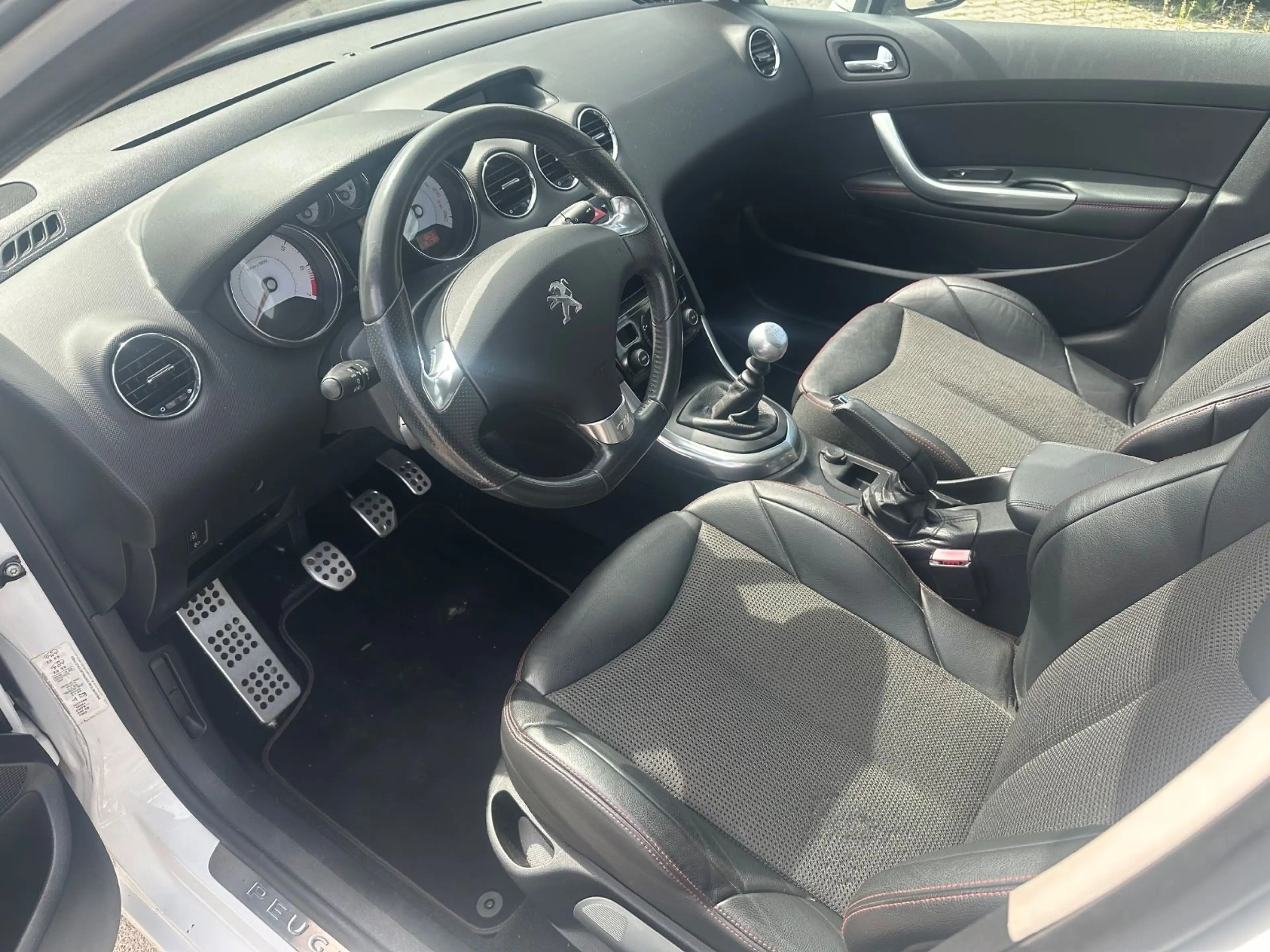 Peugeot 308 GTi — photo 7
