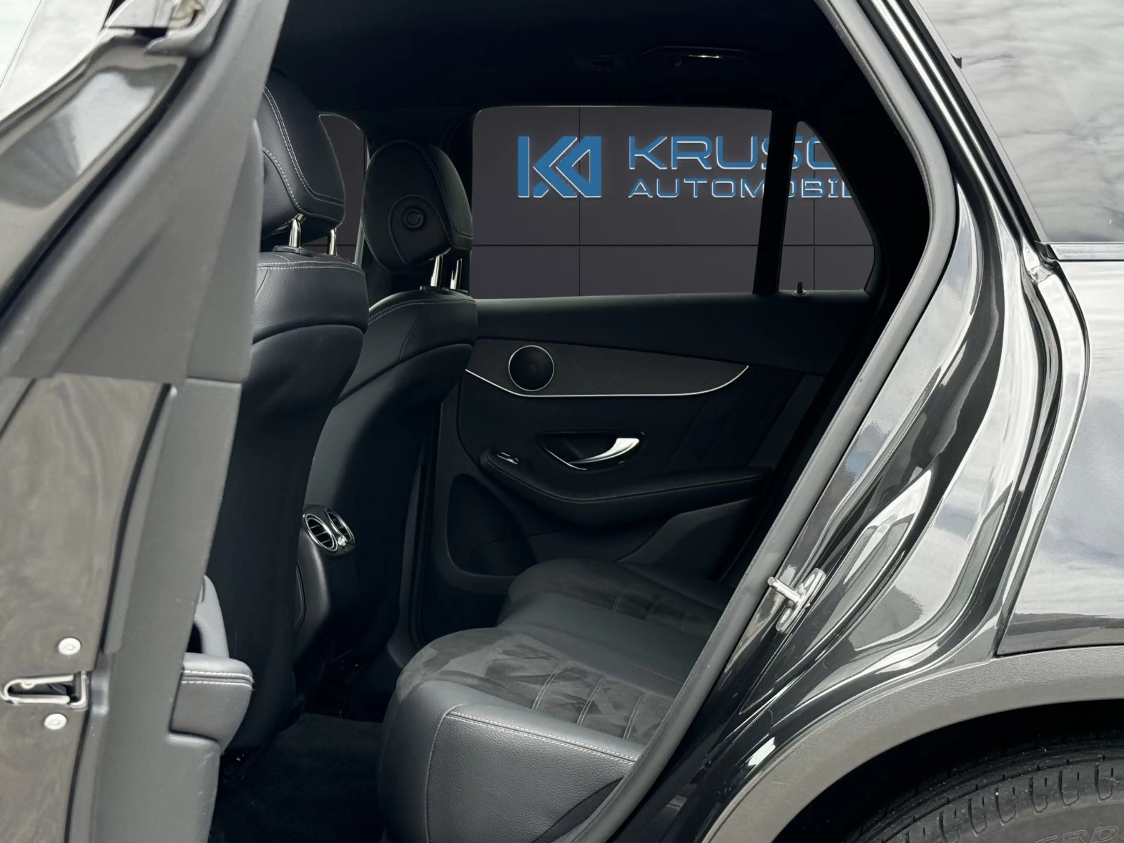 Mercedes-Benz GLC 200 4Matic AMG Line+Night+SHZ+RFK+20 Zoll — photo 11