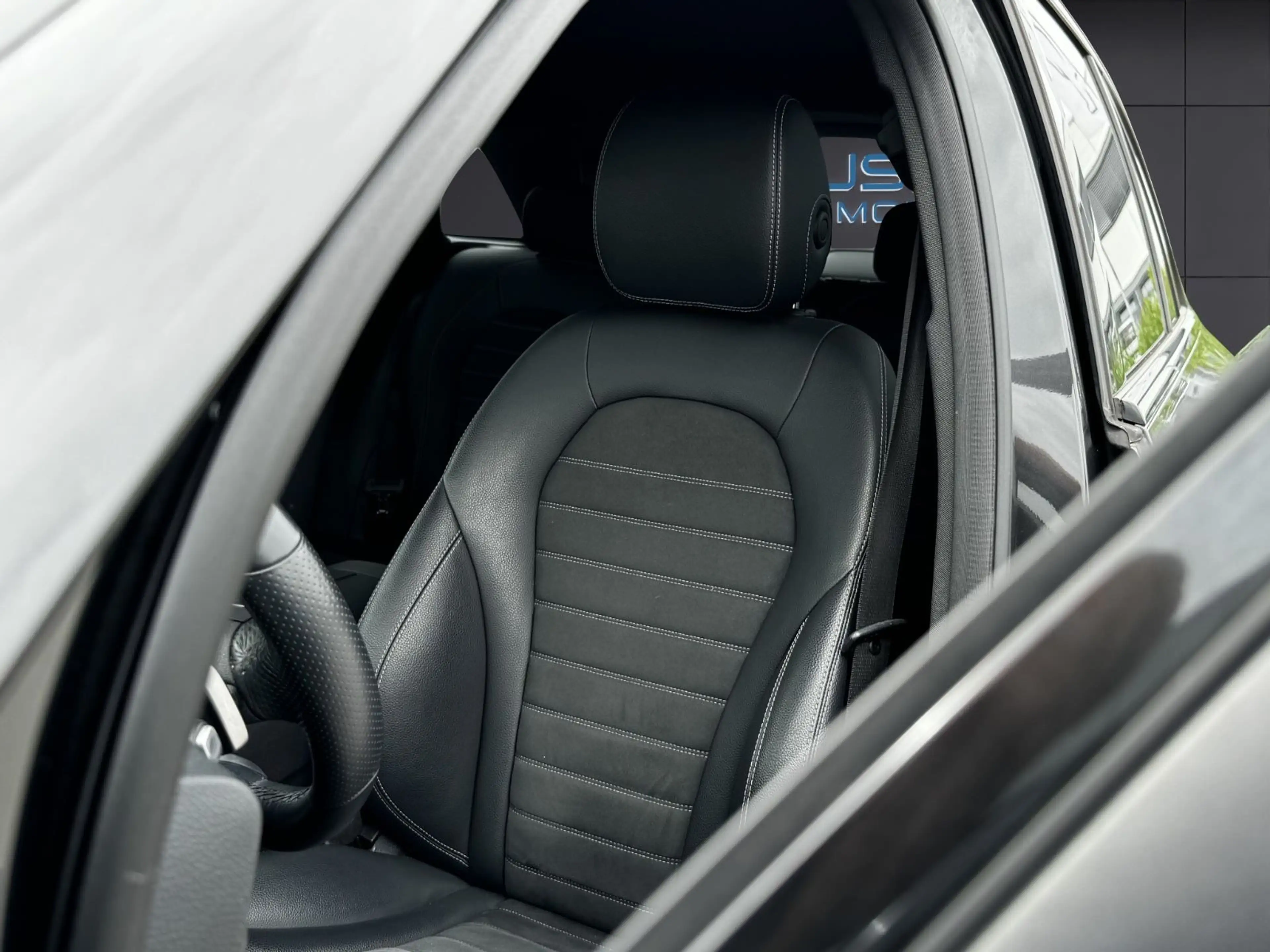 Mercedes-Benz GLC 200 4Matic AMG Line+Night+SHZ+RFK+20 Zoll — photo 9