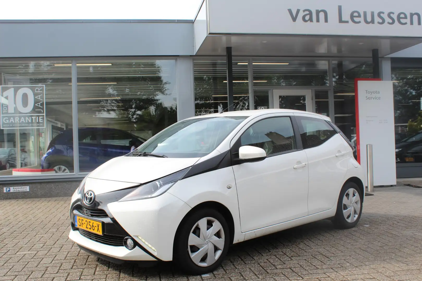 Toyota Aygo X X-PLAY 5-DEURS AIRCO EL-RAMEN & SPIEGELS CAMERA BL Blanco - 1