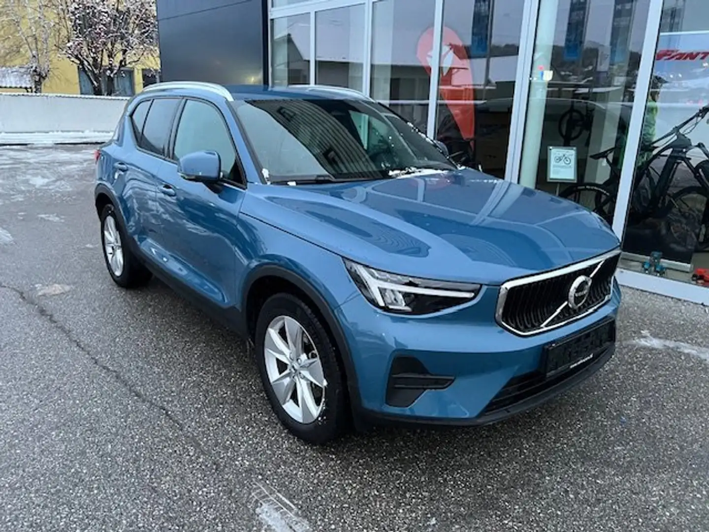 Volvo XC40 Core 2WD *28.000km* EZ: 04/2025* Blau - 1