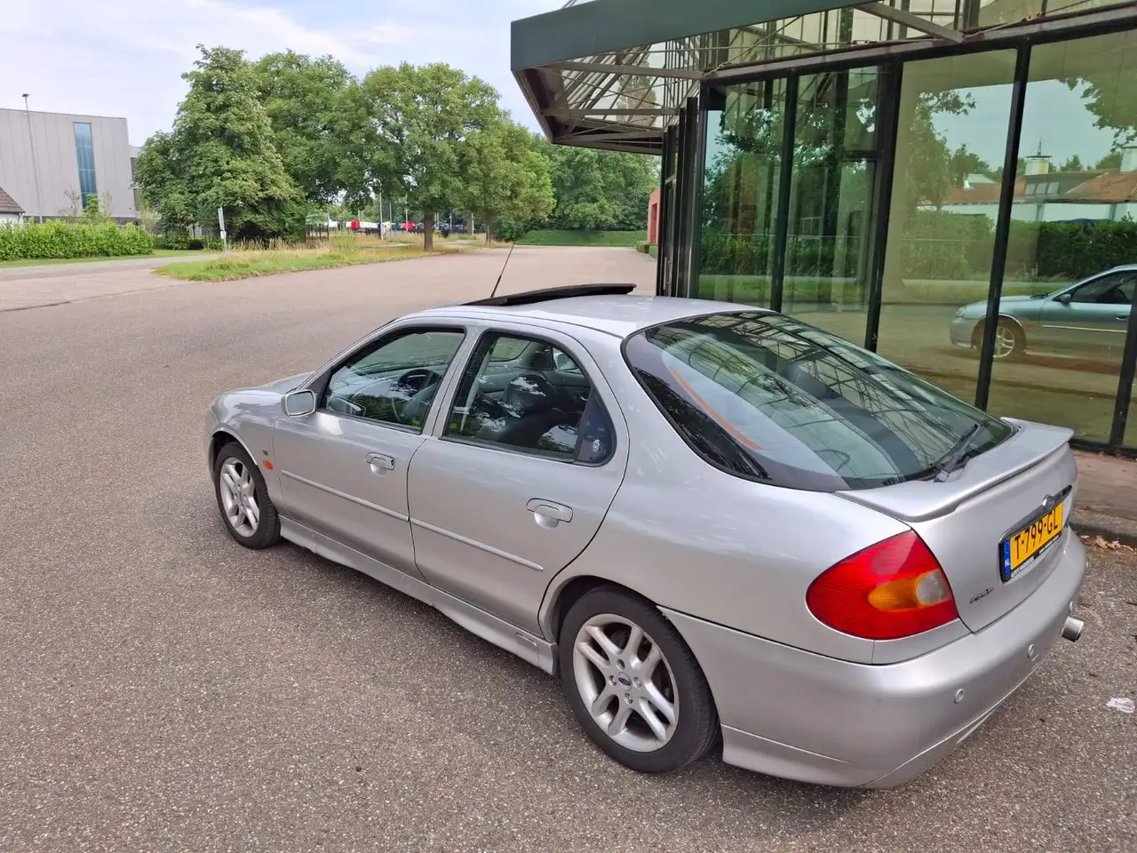 Ford Mondeo 2.5-24V V6 Ghia Exec, foto 1