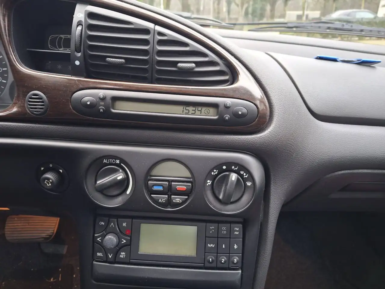 Ford Mondeo 2.5-24V V6 Ghia Exec, foto 3