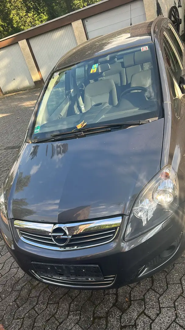 Opel Zafira Family Grau - 1