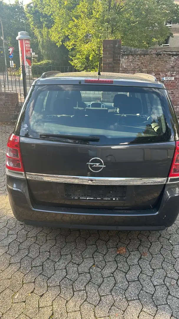 Opel Zafira Family Grau - 2