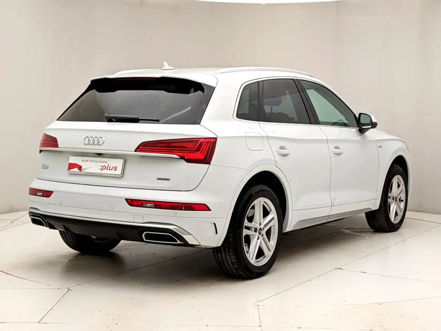 Audi Q5 40 TDI 204 CV quattro S tronic S line Bianco - 2