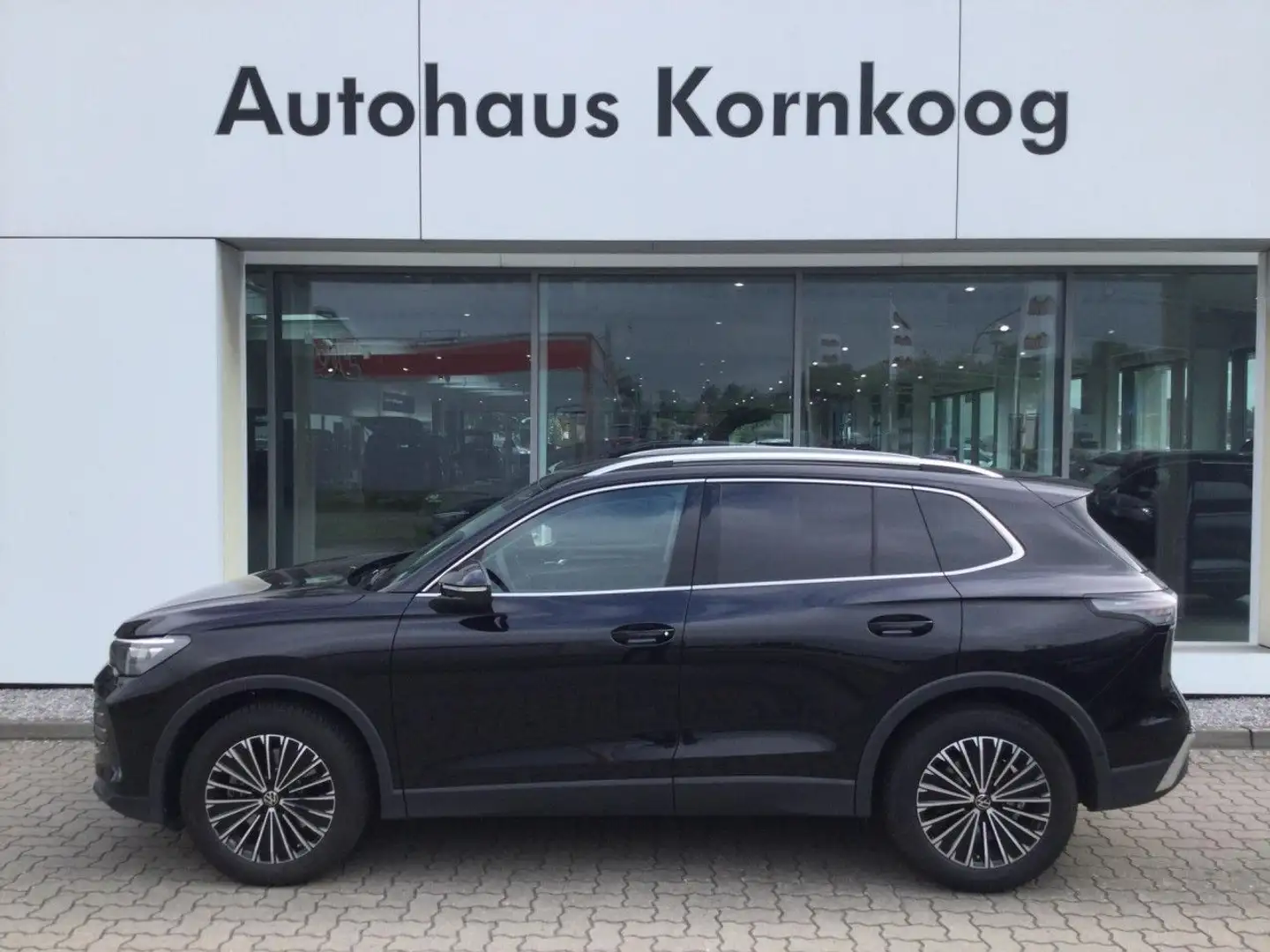 Volkswagen Tiguan 2.0 TDI DSG SCR Elegance LED NAVI ACC APP A Schwarz - 1