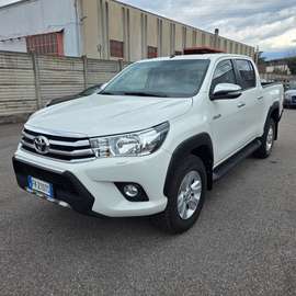 Hilux 2.4 D-4D 4WD 4 porte Double Cab Executive