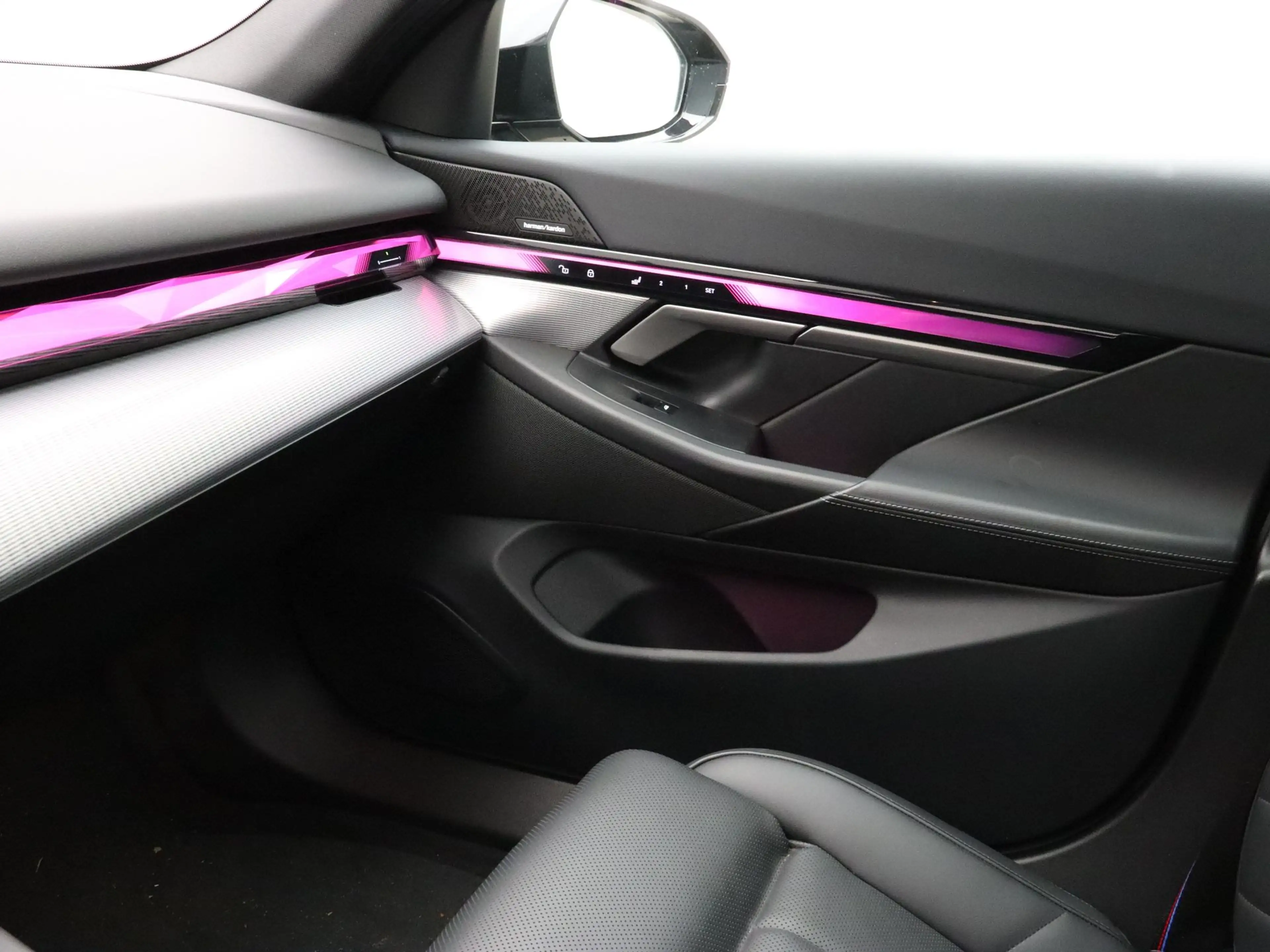 BMW i5 eDrive40 M Sport Pro - Pano - Innovation Pack — photo 14