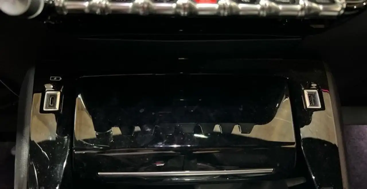 Peugeot 208 208 — photo 31