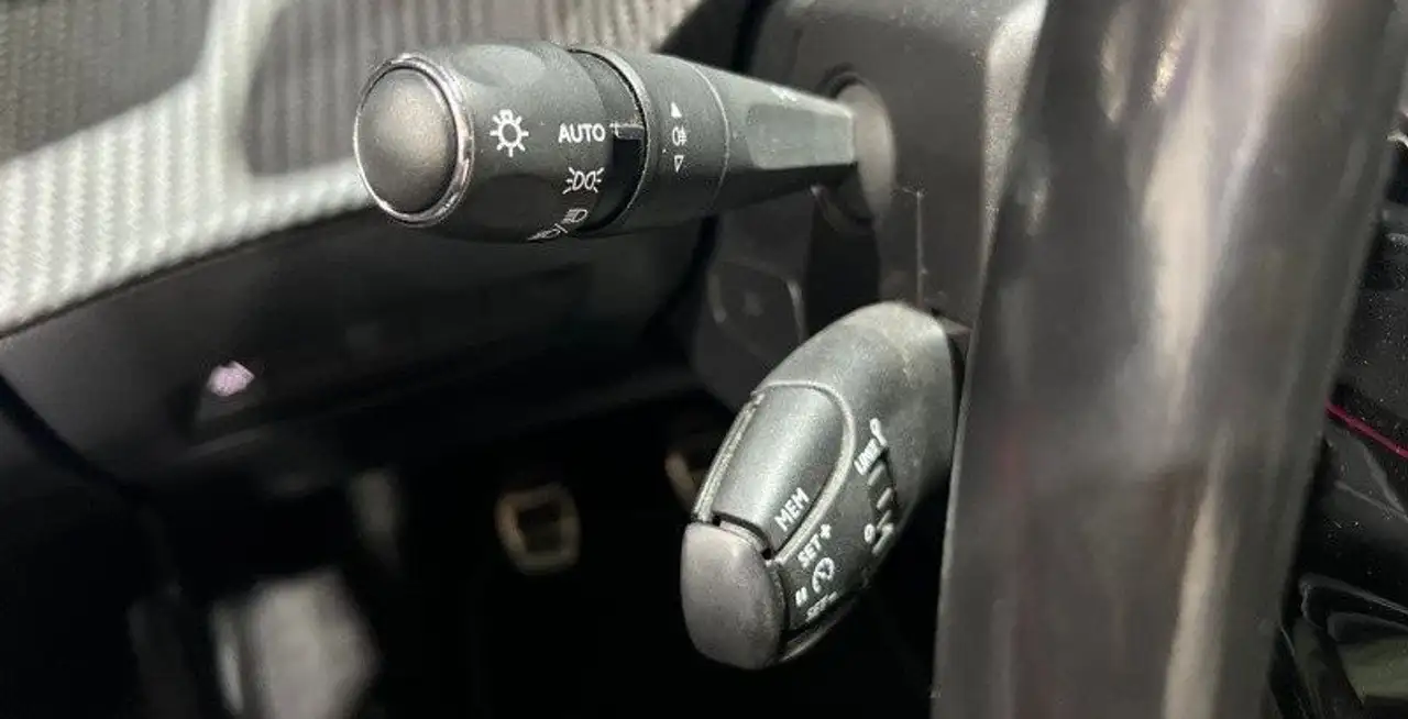 Peugeot 208 208 — photo 18