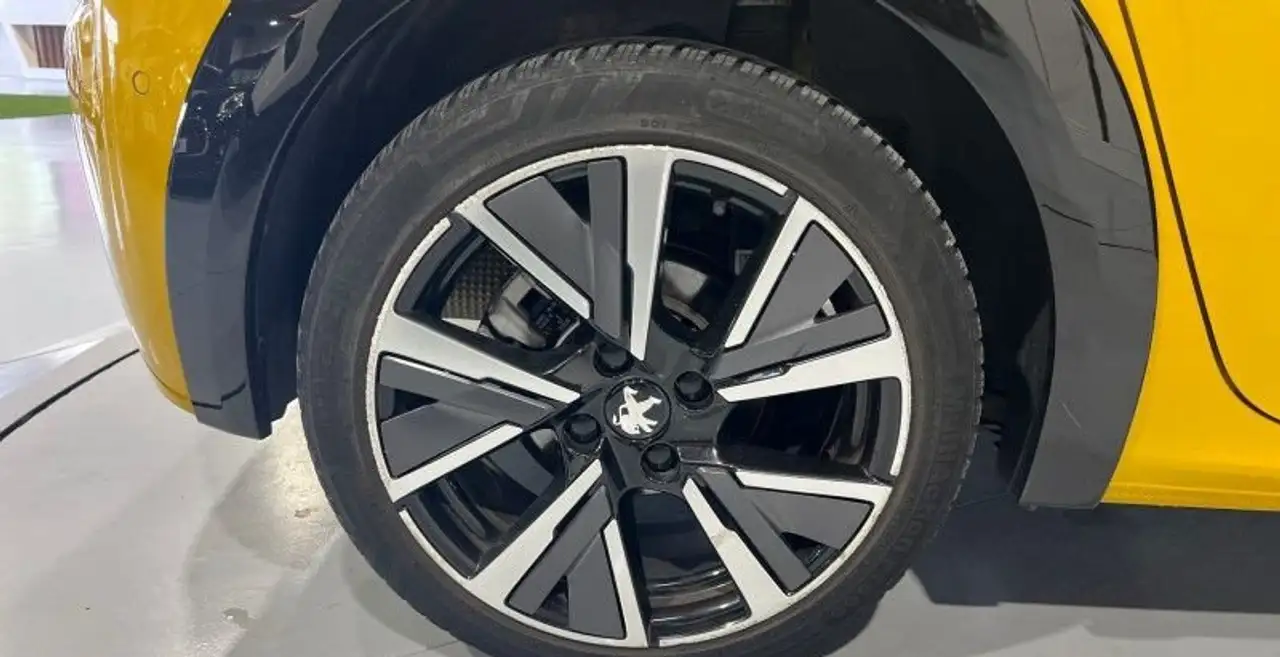 Peugeot 208 208 — photo 37