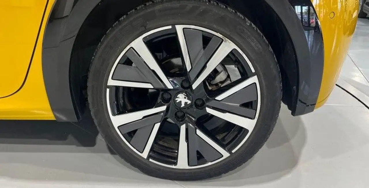 Peugeot 208 208 — photo 36
