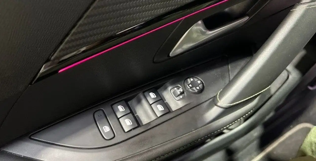 Peugeot 208 208 — photo 16