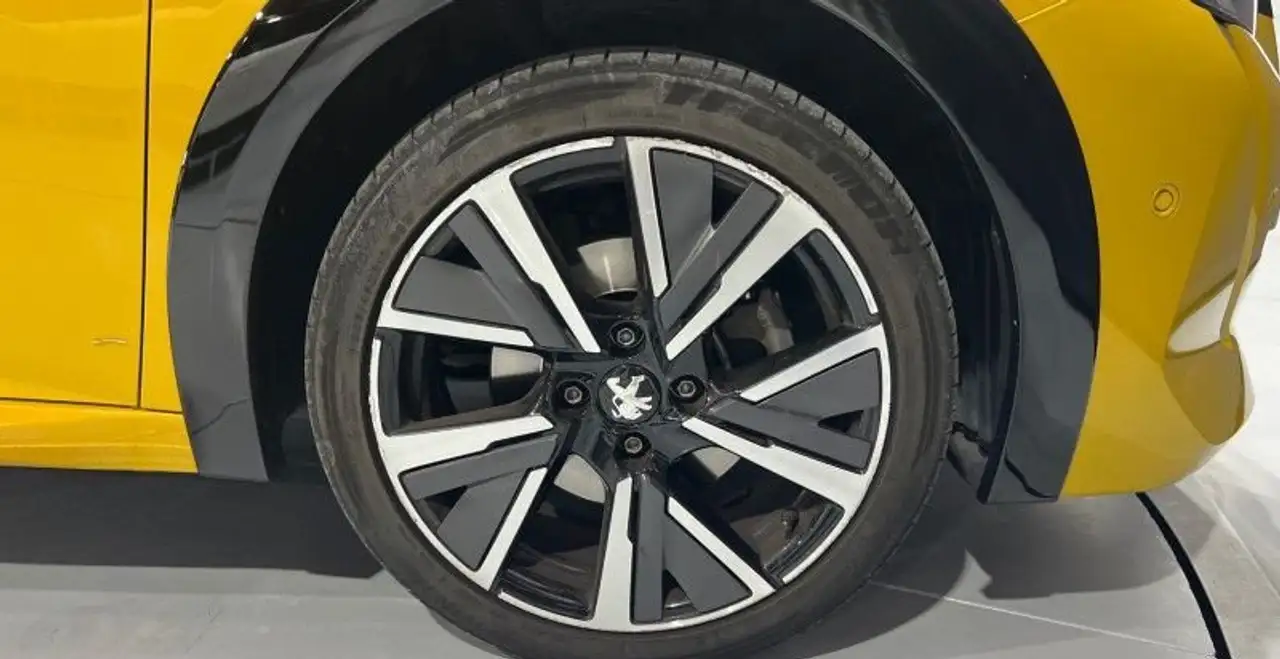 Peugeot 208 208 — photo 38