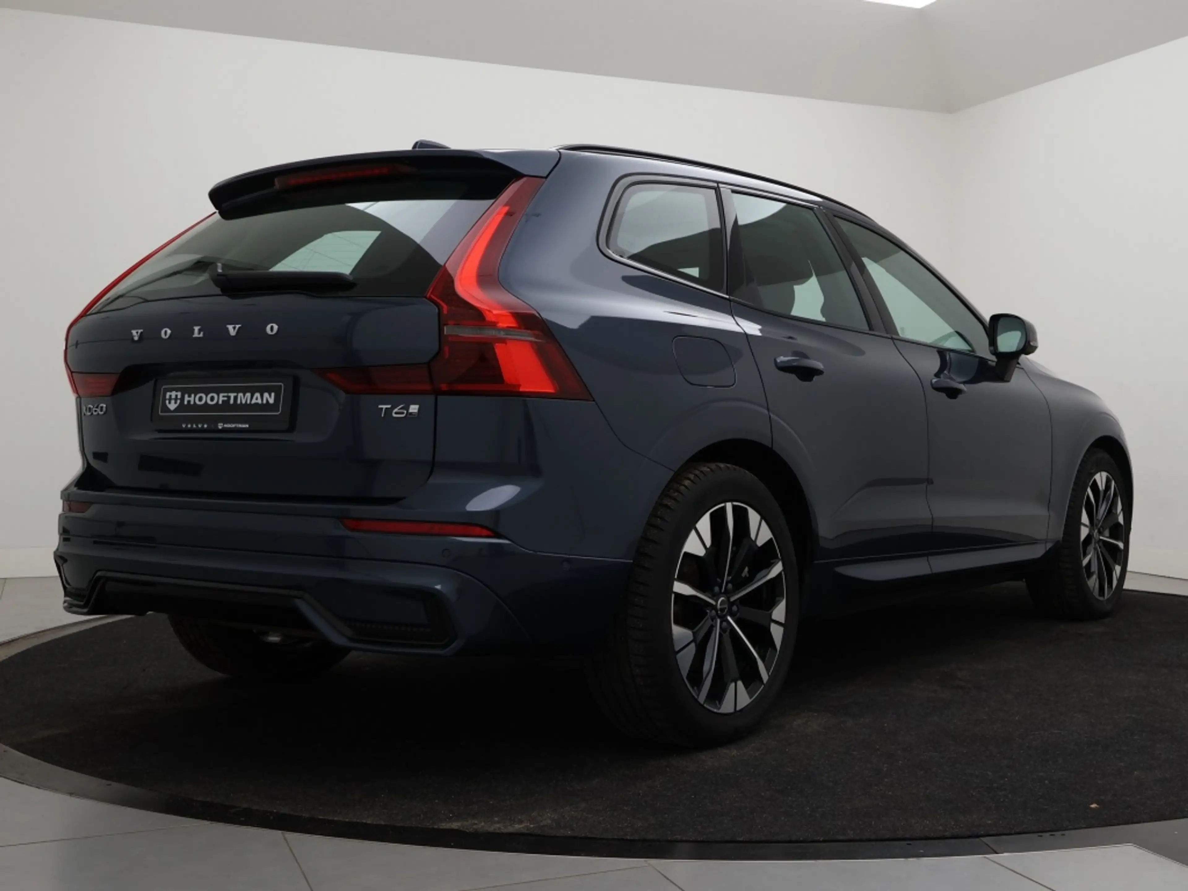 Volvo XC60 T6 PLUG-IN HYBRID ULTRA DARK LUCHTVERING SCHUIFDAK — photo 4