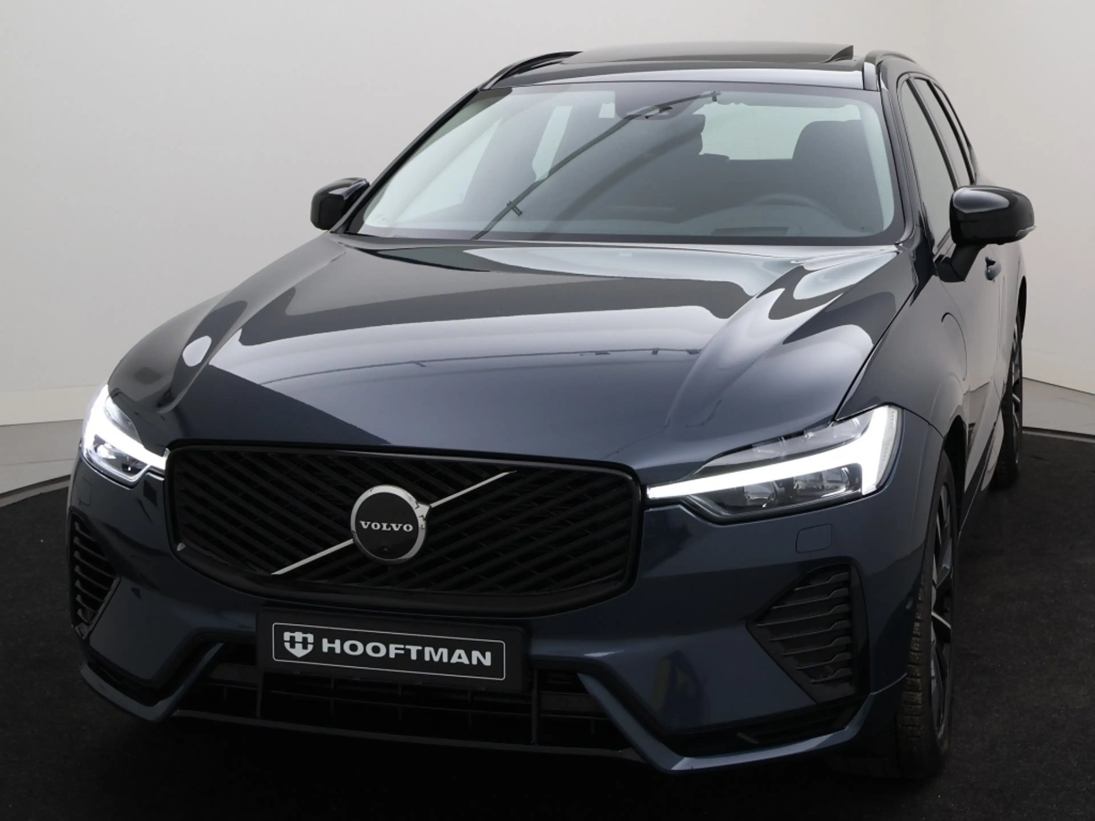 Volvo XC60 T6 PLUG-IN HYBRID ULTRA DARK LUCHTVERING SCHUIFDAK — photo 6