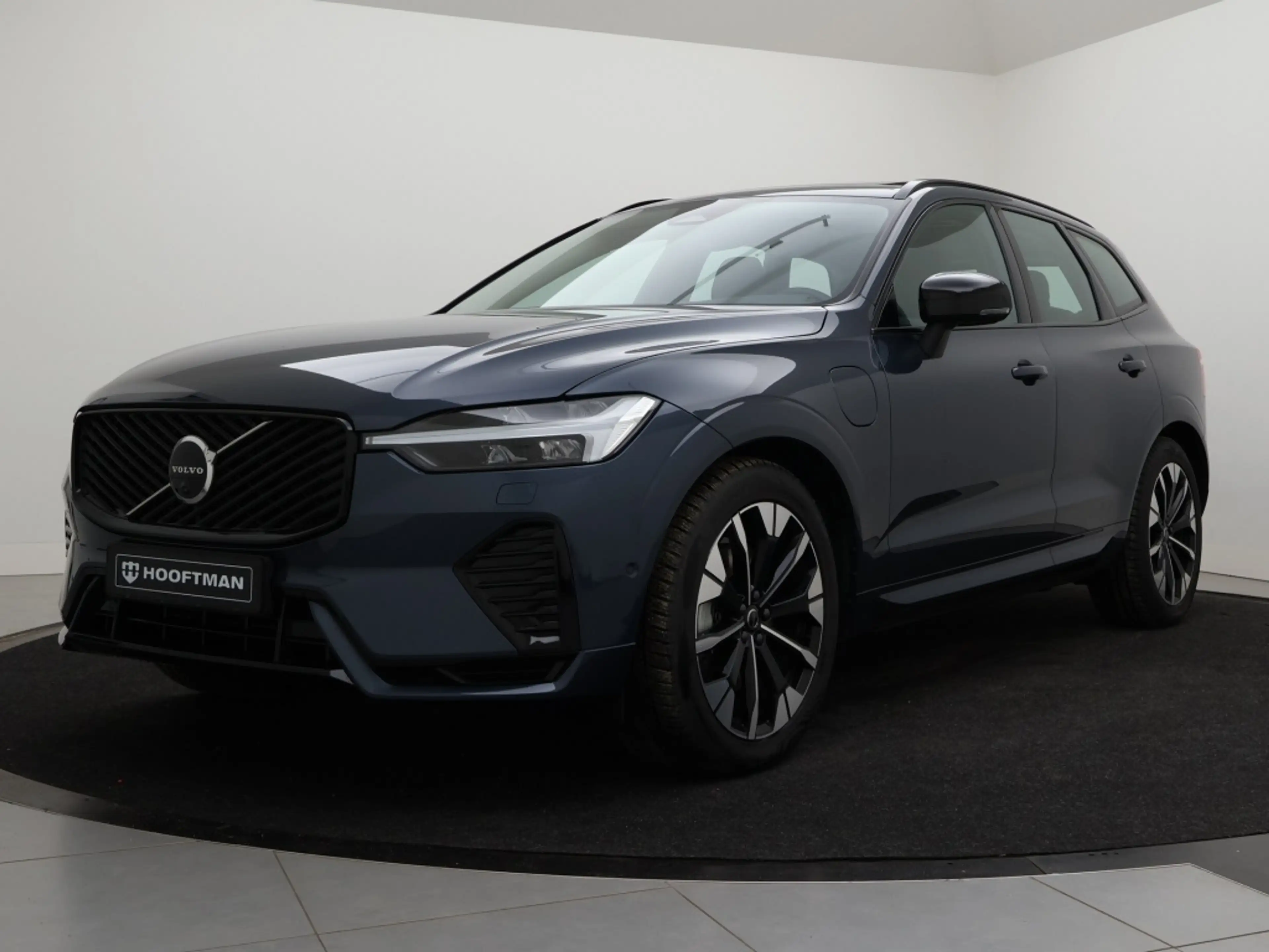 Volvo XC60 T6 PLUG-IN HYBRID ULTRA DARK LUCHTVERING SCHUIFDAK — photo 2