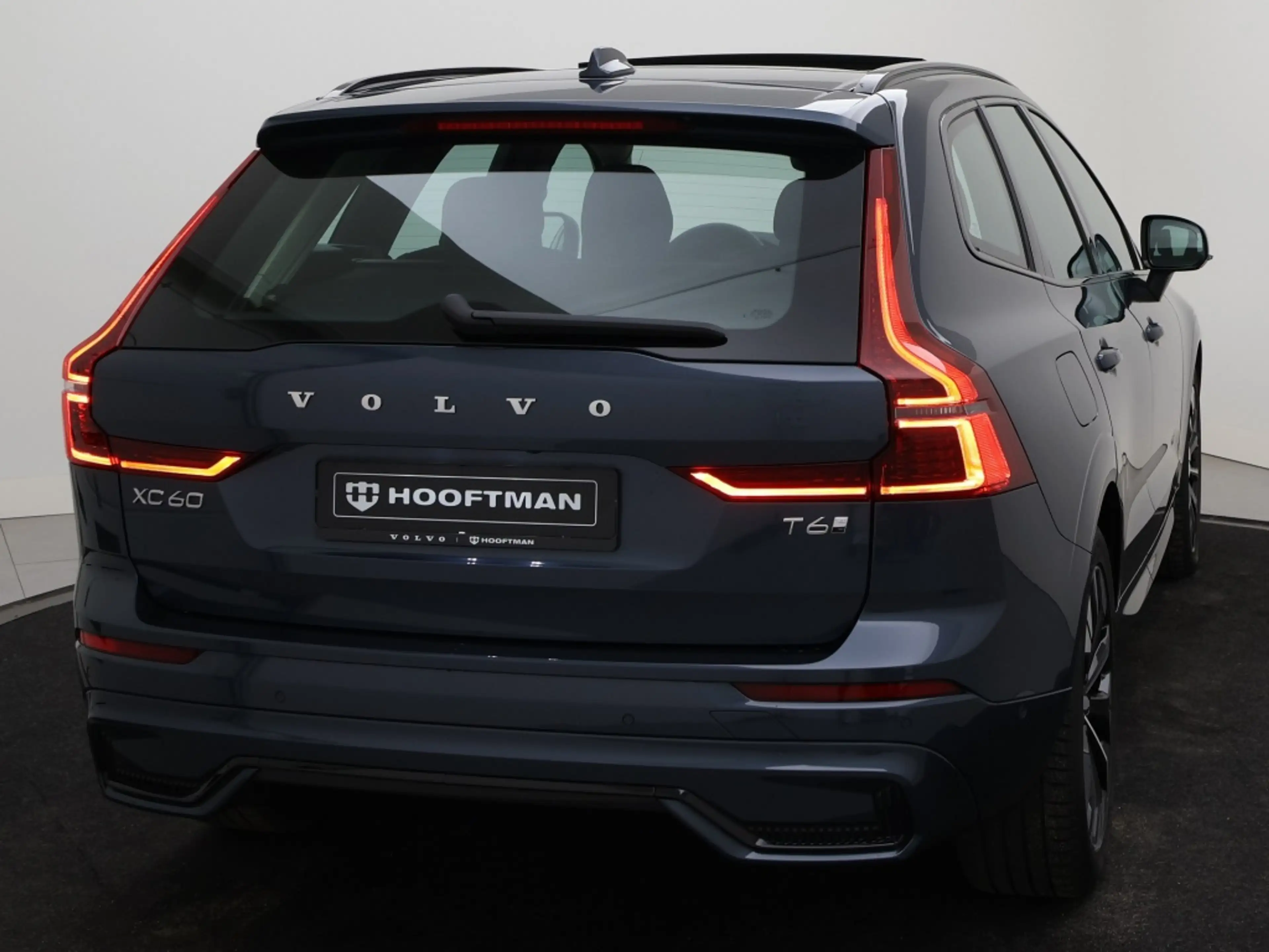 Volvo XC60 T6 PLUG-IN HYBRID ULTRA DARK LUCHTVERING SCHUIFDAK — photo 5