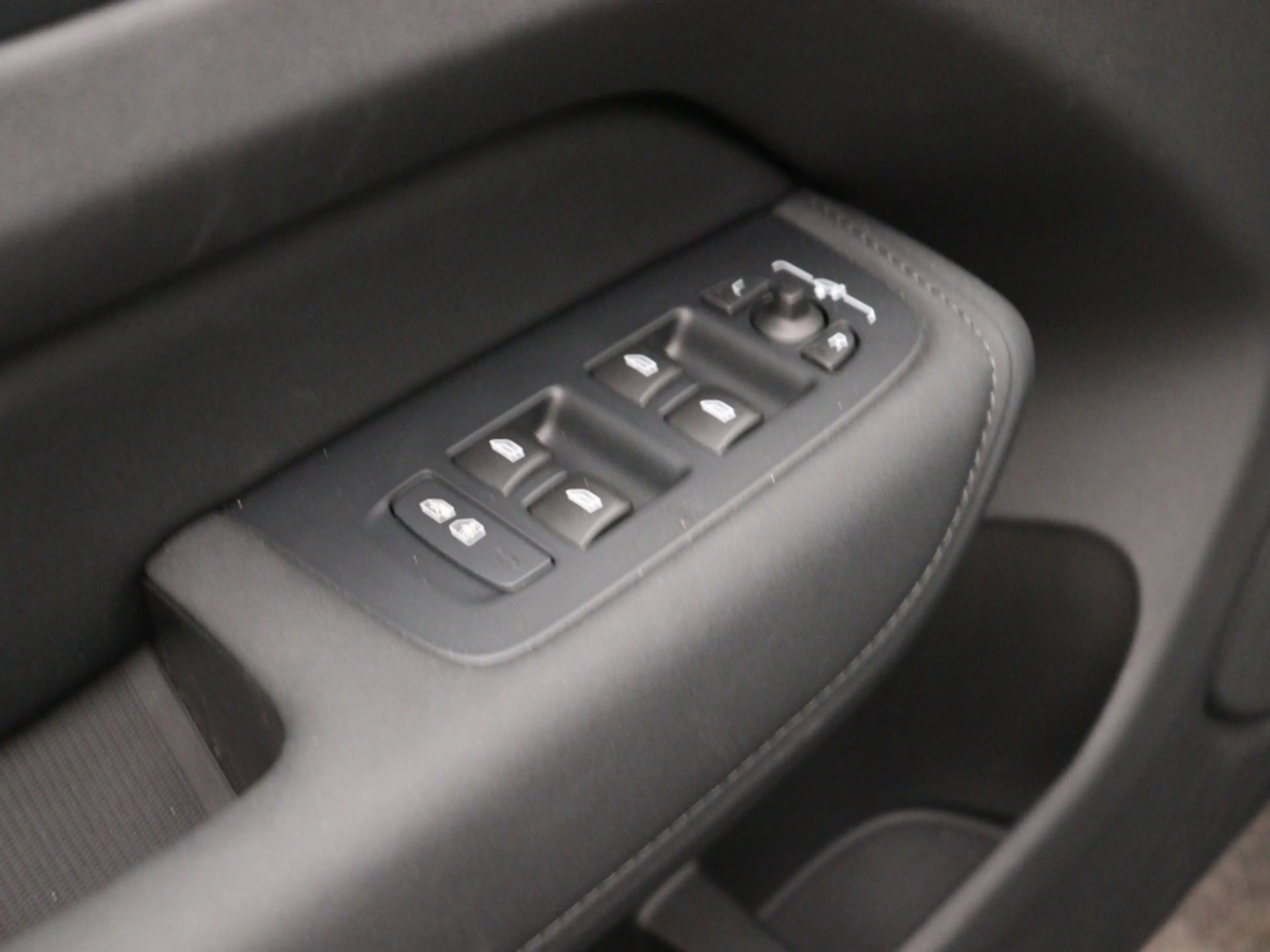 Volvo XC60 T6 PLUG-IN HYBRID ULTRA DARK LUCHTVERING SCHUIFDAK — photo 11