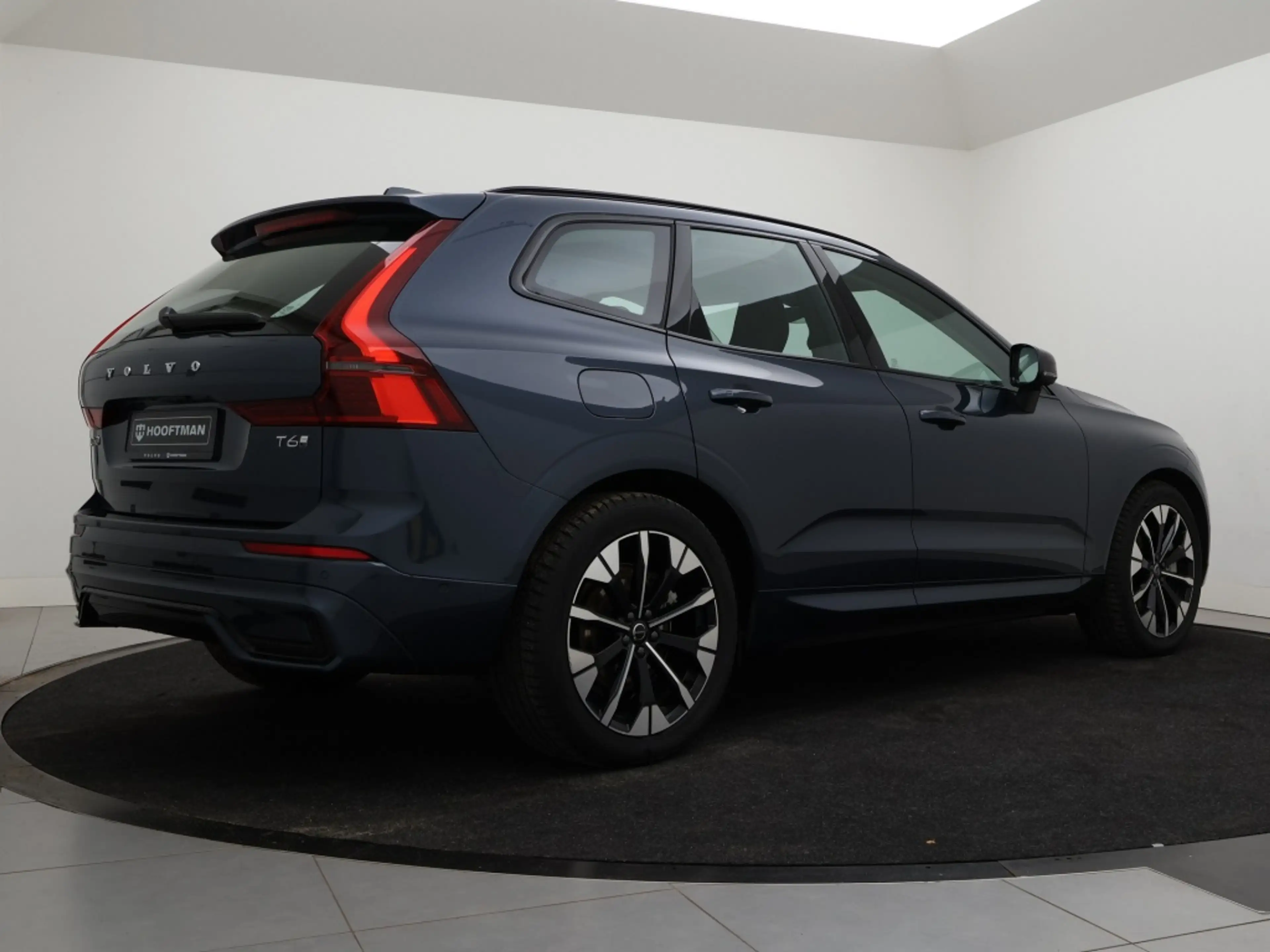 Volvo XC60 T6 PLUG-IN HYBRID ULTRA DARK LUCHTVERING SCHUIFDAK — photo 3