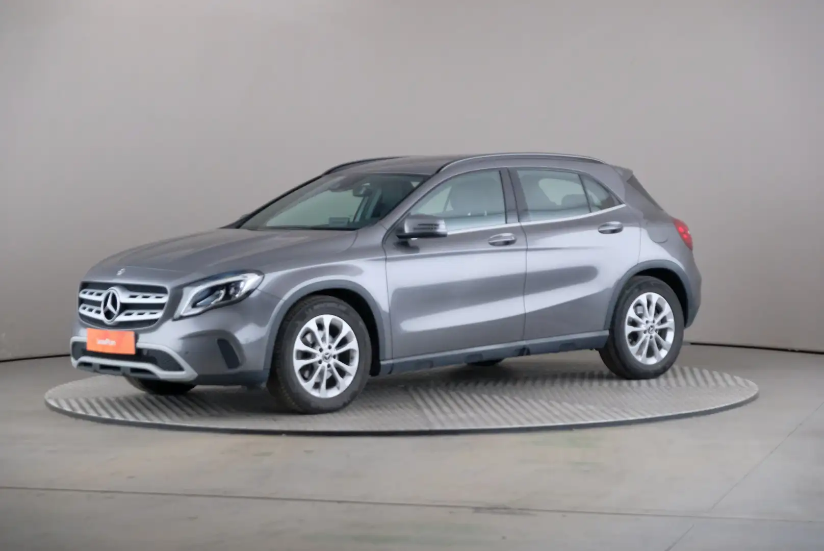 Mercedes-Benz GLA 180 AUT Business Solution Plus LED GPS PDC CAM Verw. Z Grey - 1