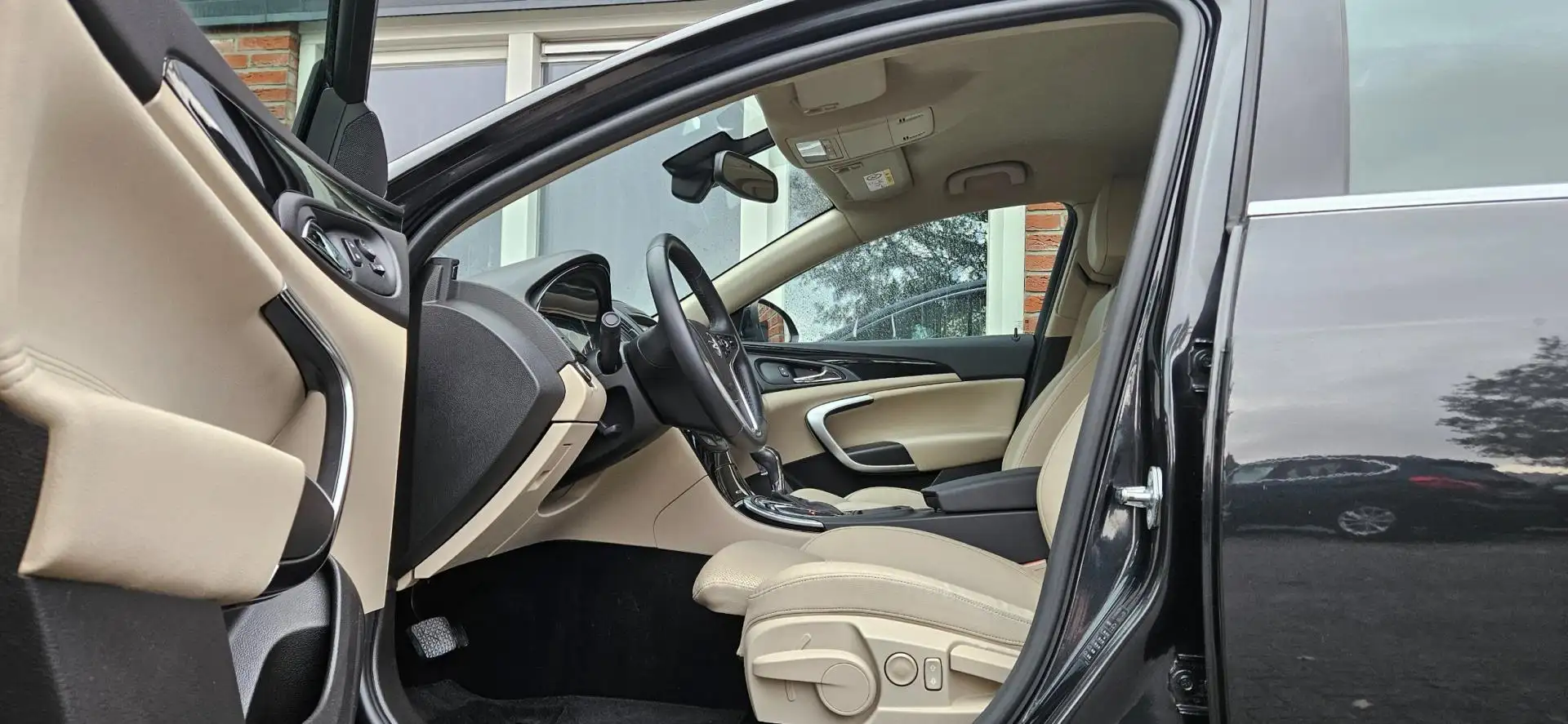 Opel Insignia 1.6 T Cosmo Automaat! Xenon! 170PK! Leer! Camera! Zwart - 2