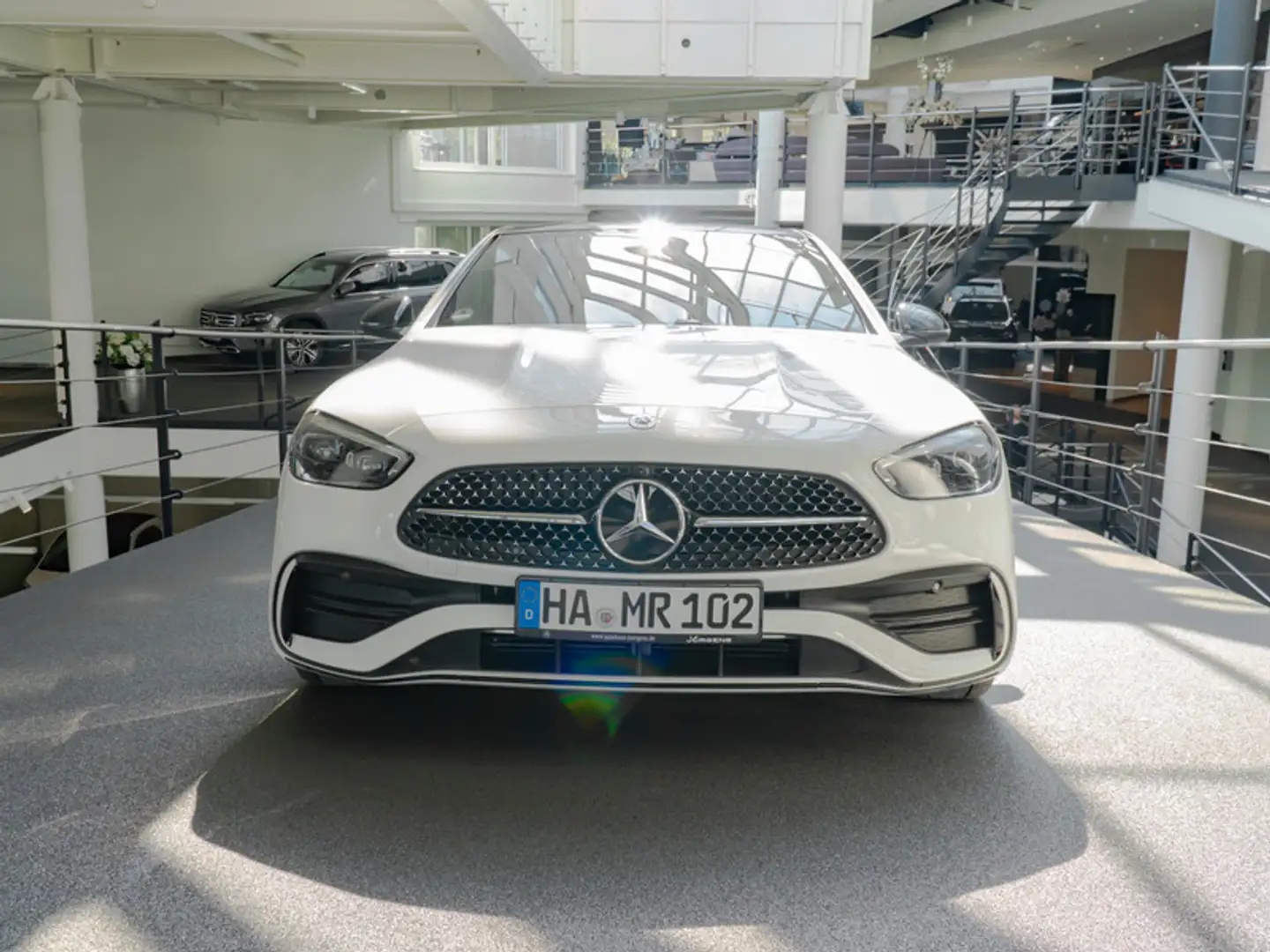 Mercedes-Benz C 200 AMG-Sport/360/Pano/AHK/Night/Distr/Memo/18 Weiß - 2