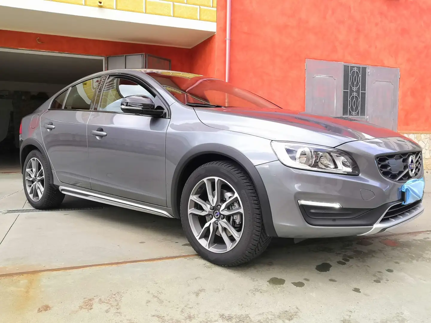 Volvo S60 Cross Country S60 Cross Country 2.0 d3 Pro geartronic Grau - 2