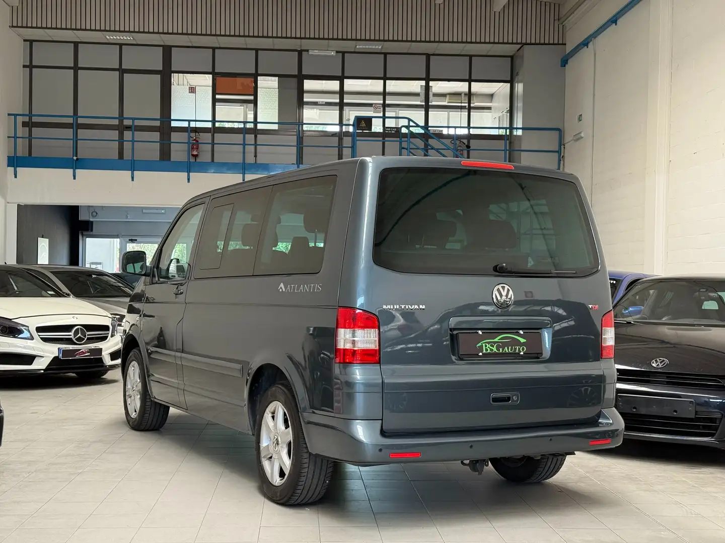 Volkswagen T5 Multivan Multivan 2.5 tdi ATLANTIS 130cv Grigio - 2