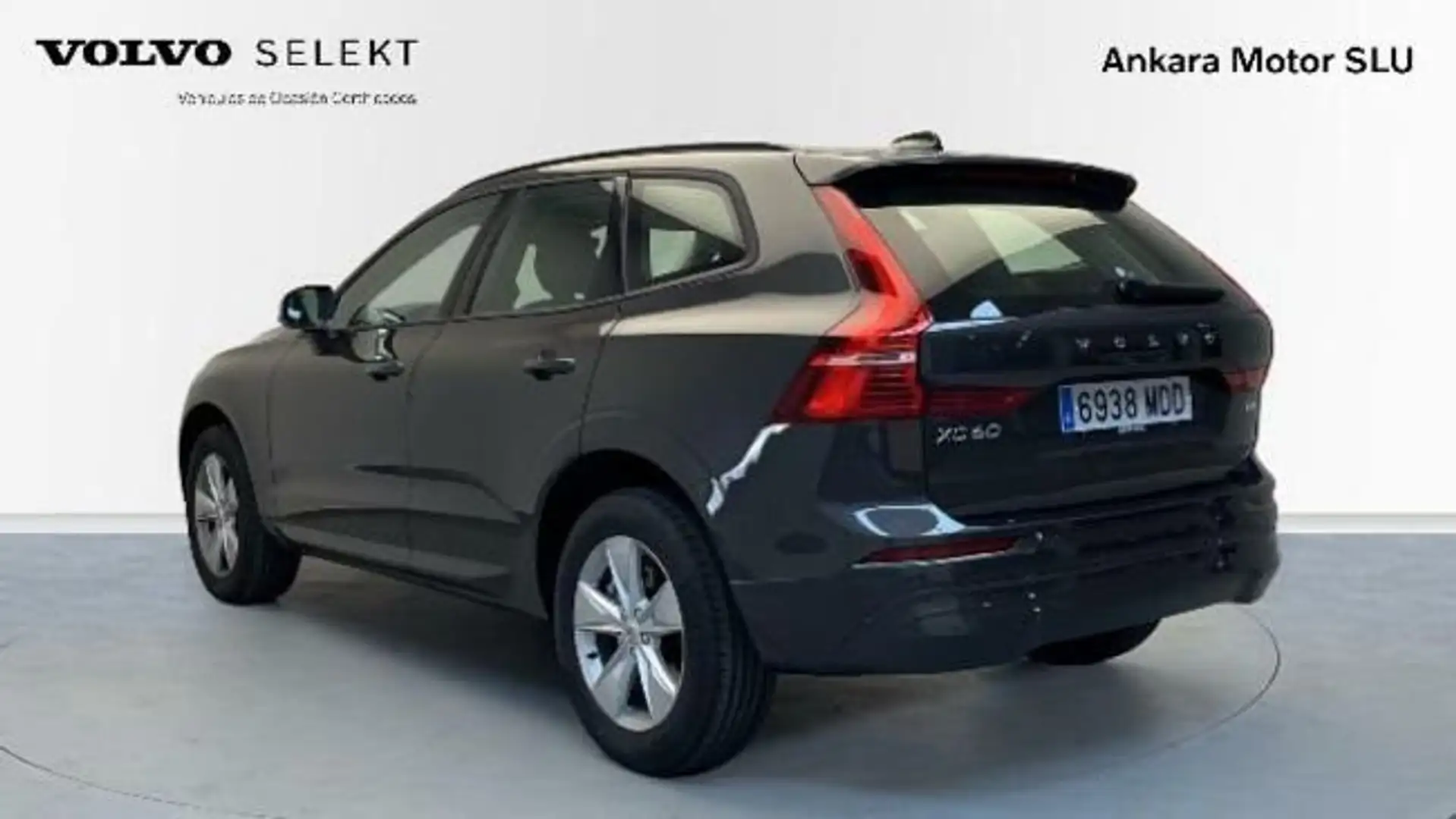 Volvo XC60 2.0 B4 D MOMENTUM AUTO 5P Gris - 2