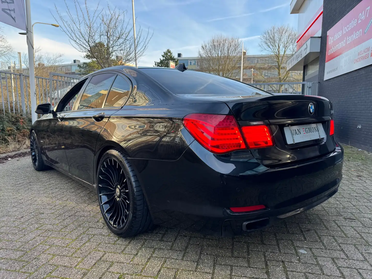 BMW 750 7-serie 750i High Executive Zwart - 2