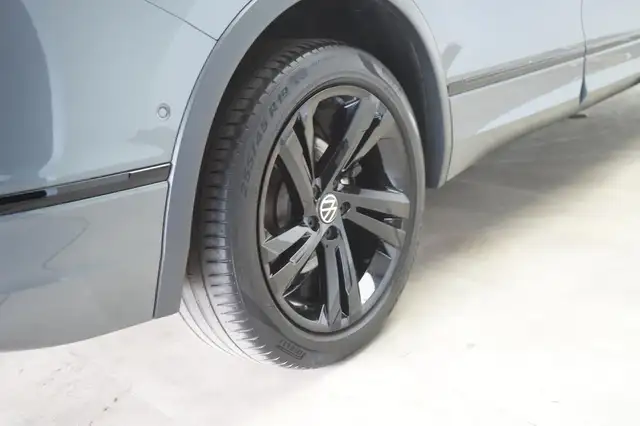 Volkswagen Tiguan Allspace view 16