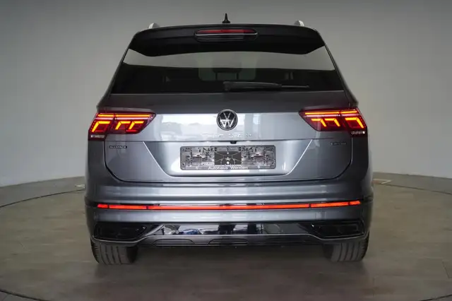 Volkswagen Tiguan Allspace view 6