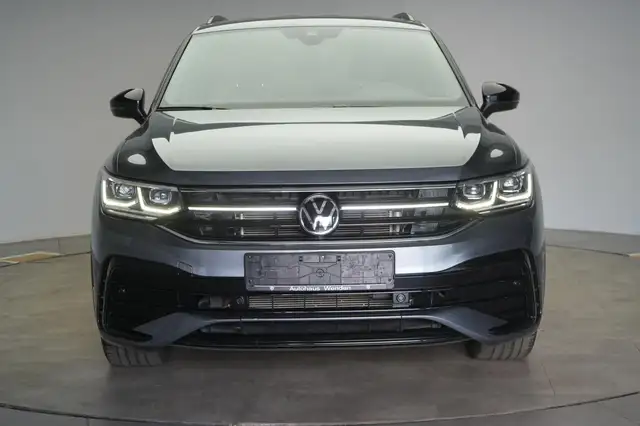 Volkswagen Tiguan Allspace view 2