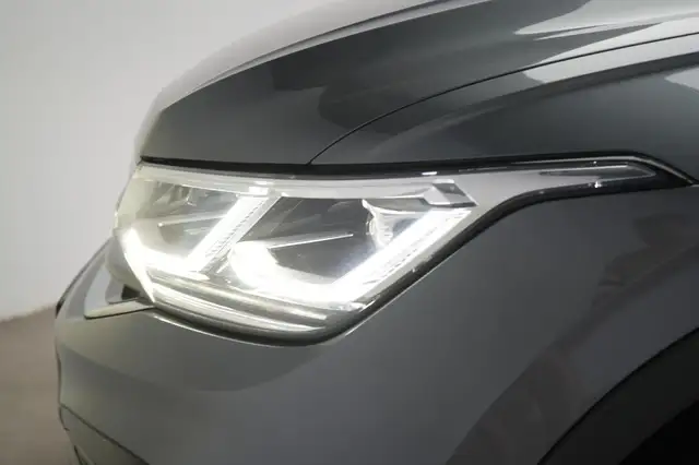 Volkswagen Tiguan Allspace view 18