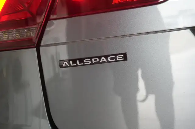 Volkswagen Tiguan Allspace view 13