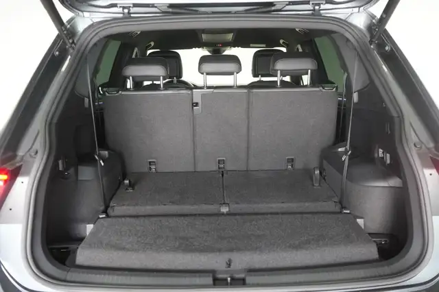Volkswagen Tiguan Allspace view 8