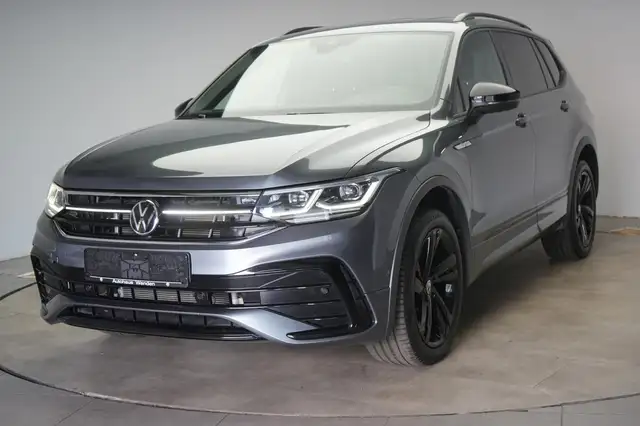 Volkswagen Tiguan Allspace view 3