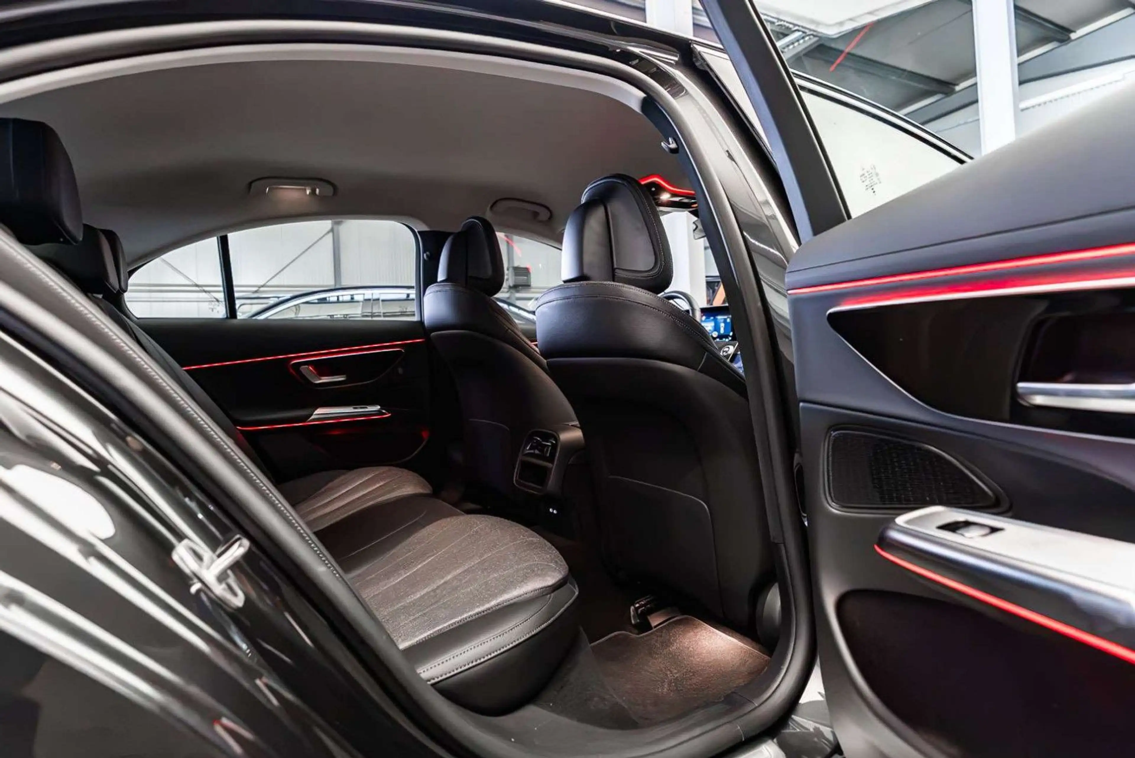 Mercedes-Benz E 200 Avantgarde MY2026 / 18" — photo 4