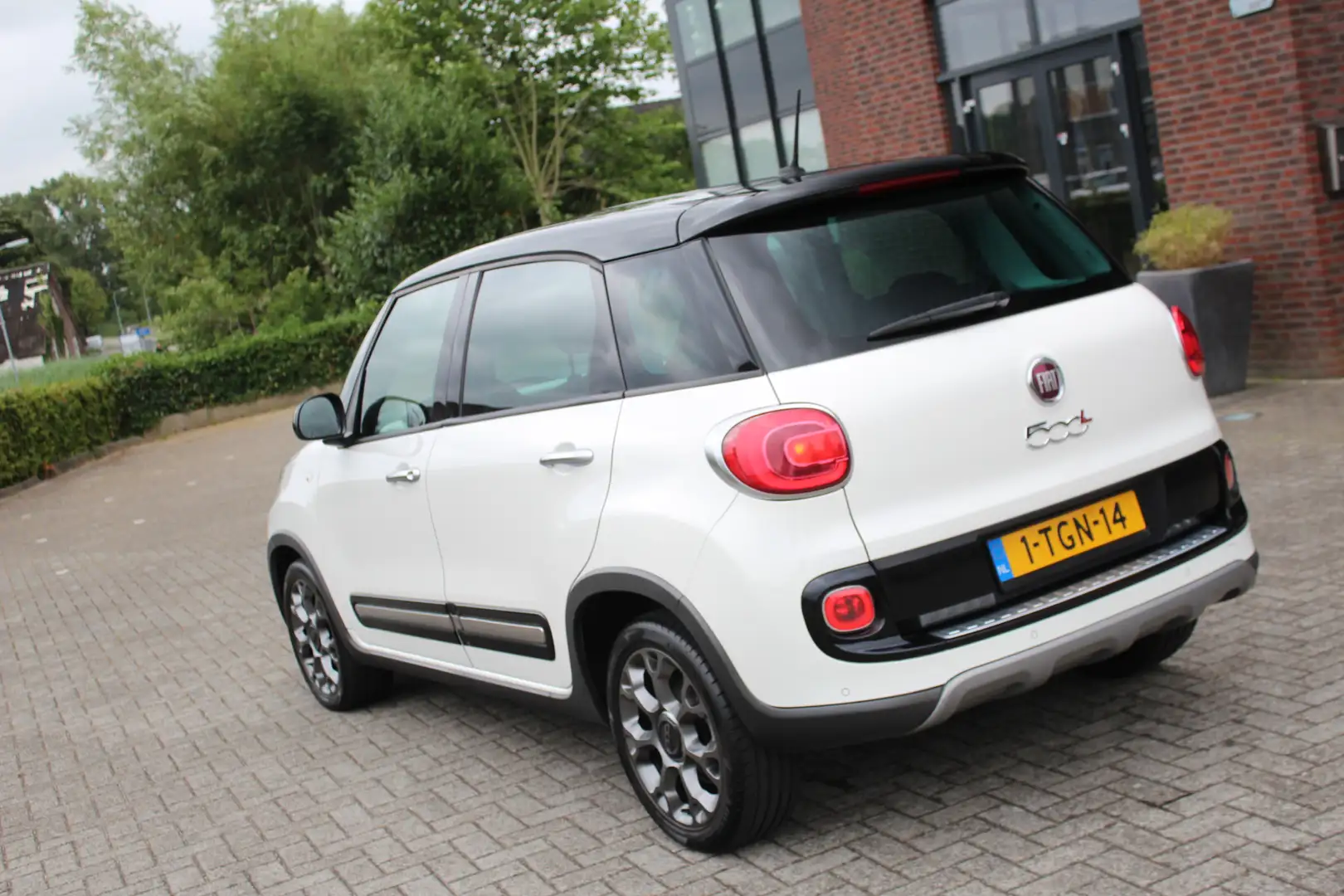 Fiat 500L 0.9 TwinAir Trekking Clima-Cruise-Navi 12 Maanden Wit - 2