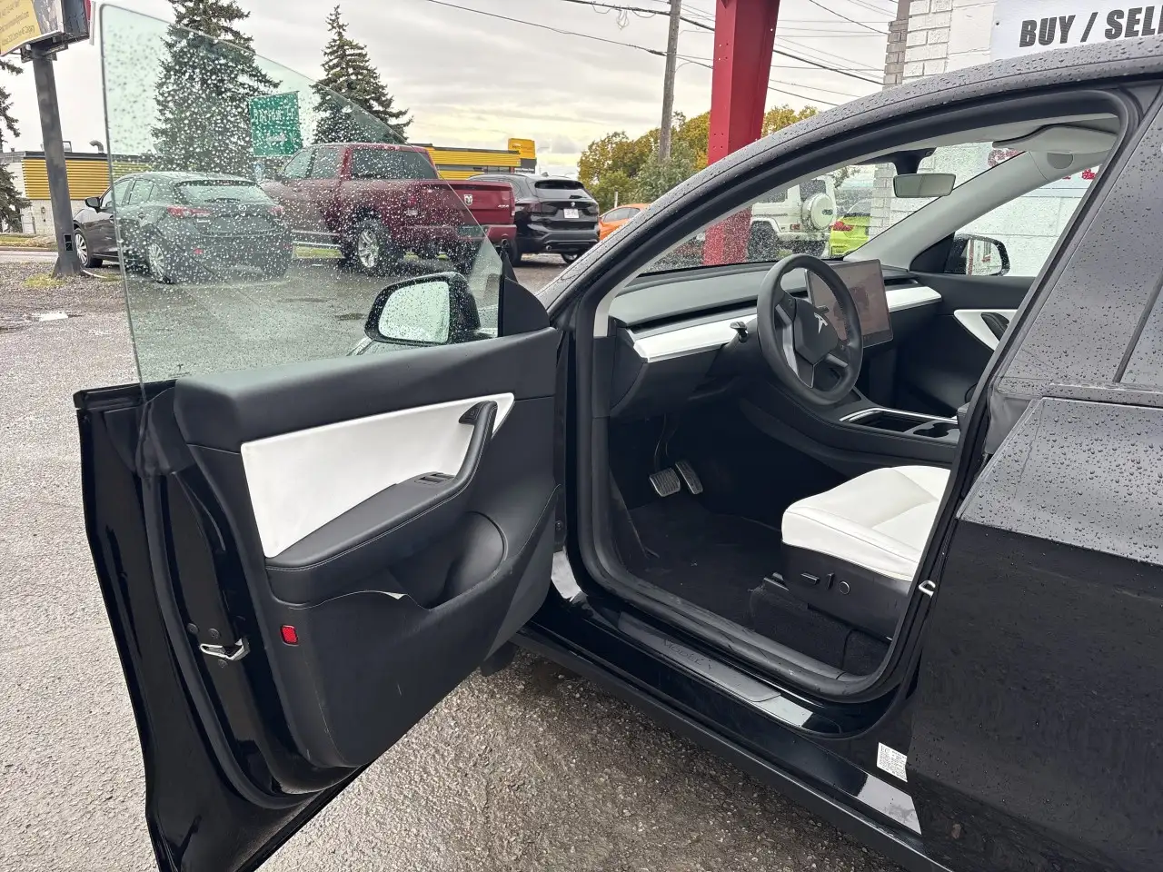 Tesla Model Y снимка Tesla Model Y