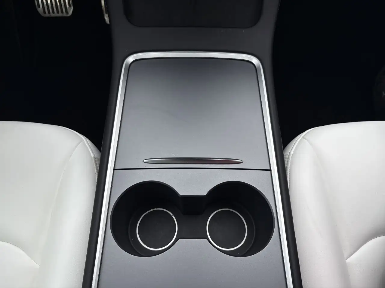 Tesla Model Y снимка Tesla Model Y
