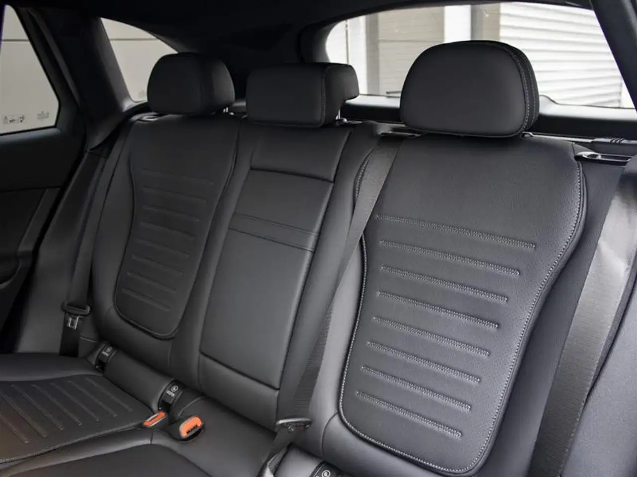 Mercedes-Benz GLC снимка Mercedes-Benz GLC