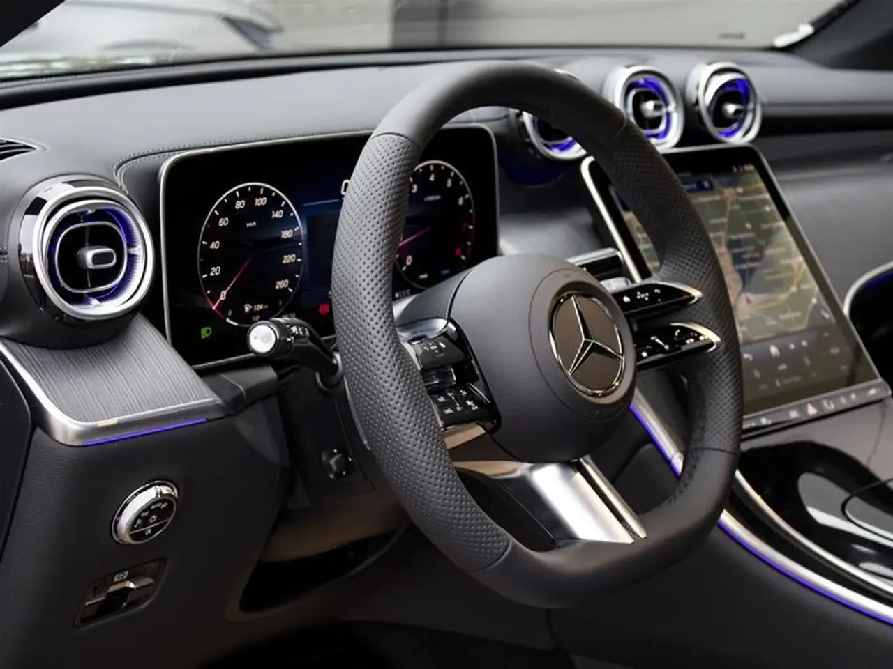 Mercedes-Benz GLC снимка Mercedes-Benz GLC